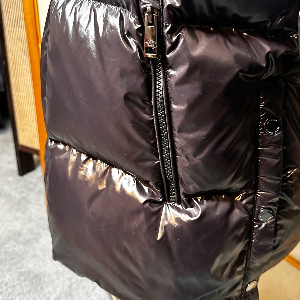 Woman Micheal Kors hooded  puffer jacket size large. Down/fathers fill no tags - Picture 10 of 10